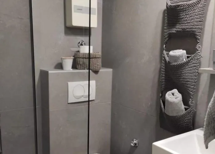 Modern Beachfront Near Ibenik - Comfort With Balcony And Sea View Lejlighed