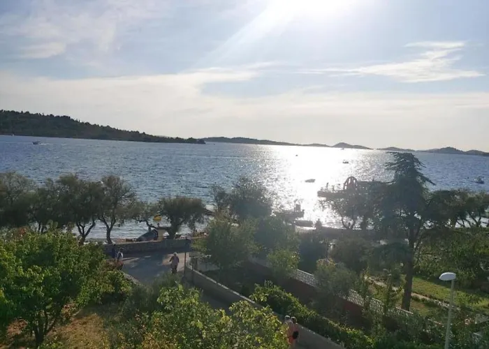 Modern Beachfront Near Ibenik - Comfort With Balcony And Sea View Srima